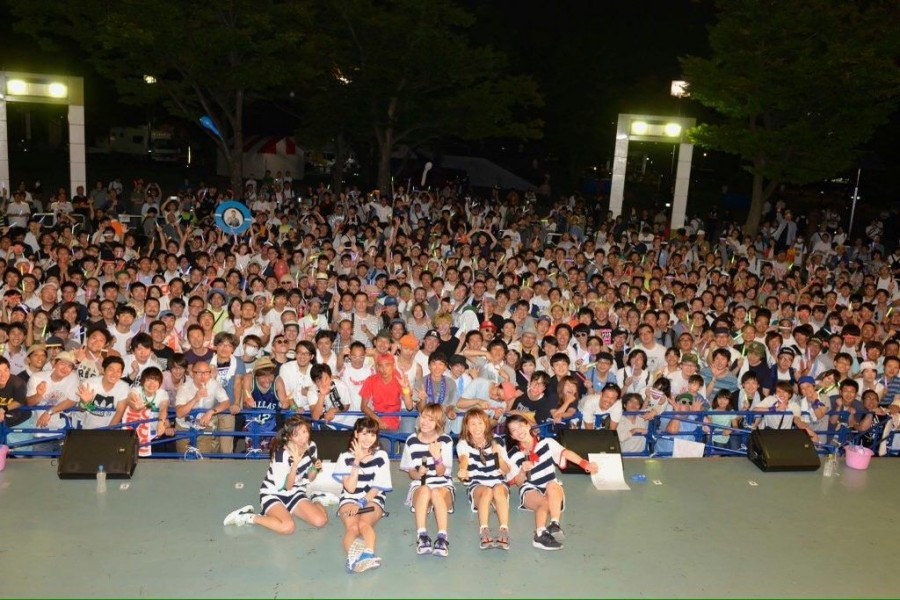 lyrical school、代々木公園での初フリーライブにリリスクファン1500人が集結
