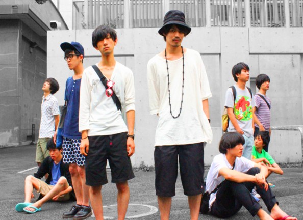 現代の音楽シーンに滑り込んで来たバンド 「スライディングが普通の歩き方」