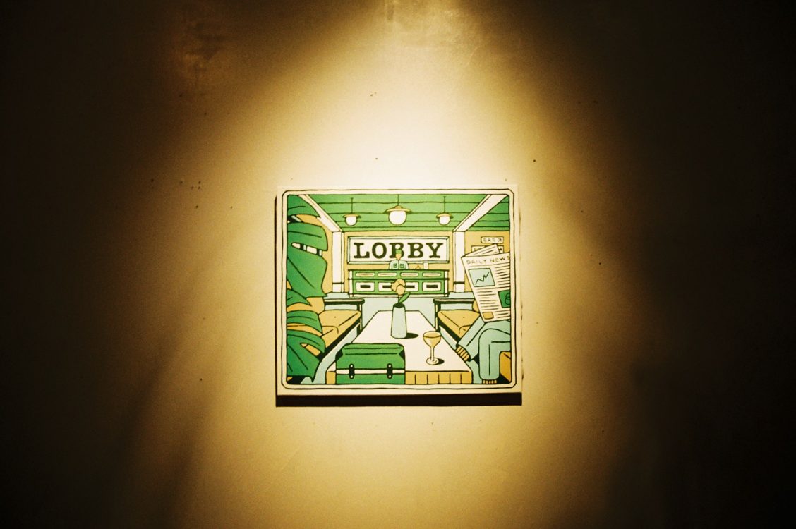 ボクらの行きつけ「LOBBY」は、スマホの100倍の情報量を持つ店だ。