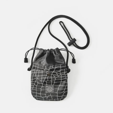 スパイダーウェブ柄蘇る。ポストオーバーオールズ別注の限定バッグ2型