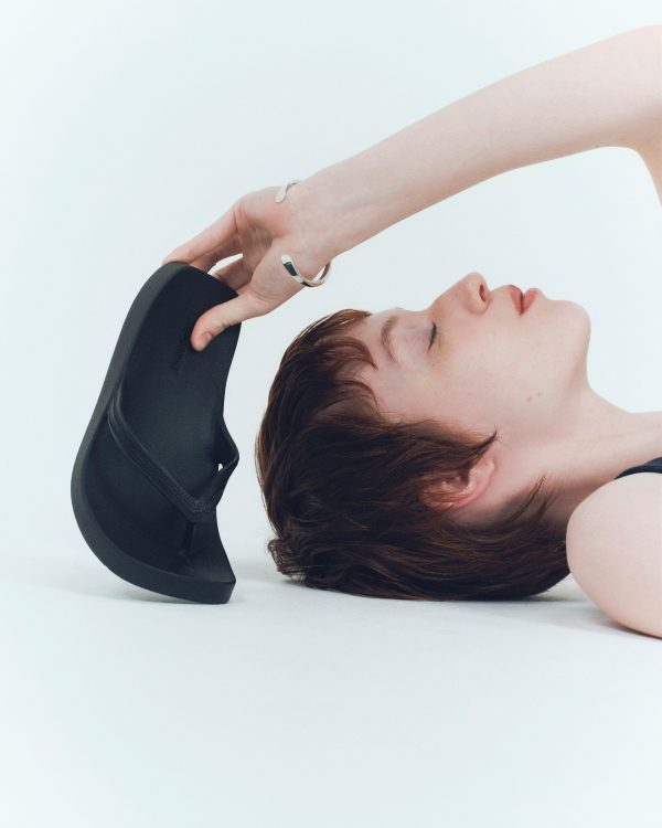 シューズブランド、CAMINANDO(カミナンド)からエクストラライトと開発したオリジナルフリップフラップが誕生!